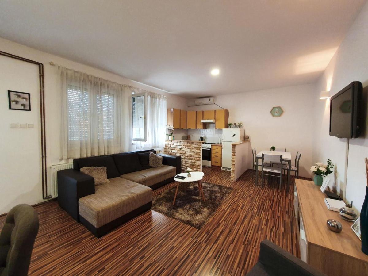אוסילק Apartment Laura & Lucija מראה חיצוני תמונה