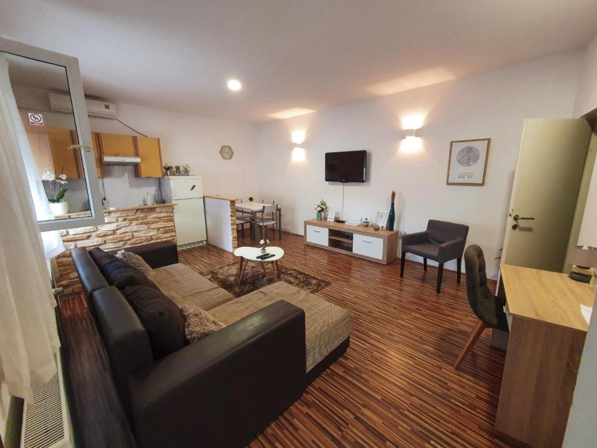 אוסילק Apartment Laura & Lucija מראה חיצוני תמונה