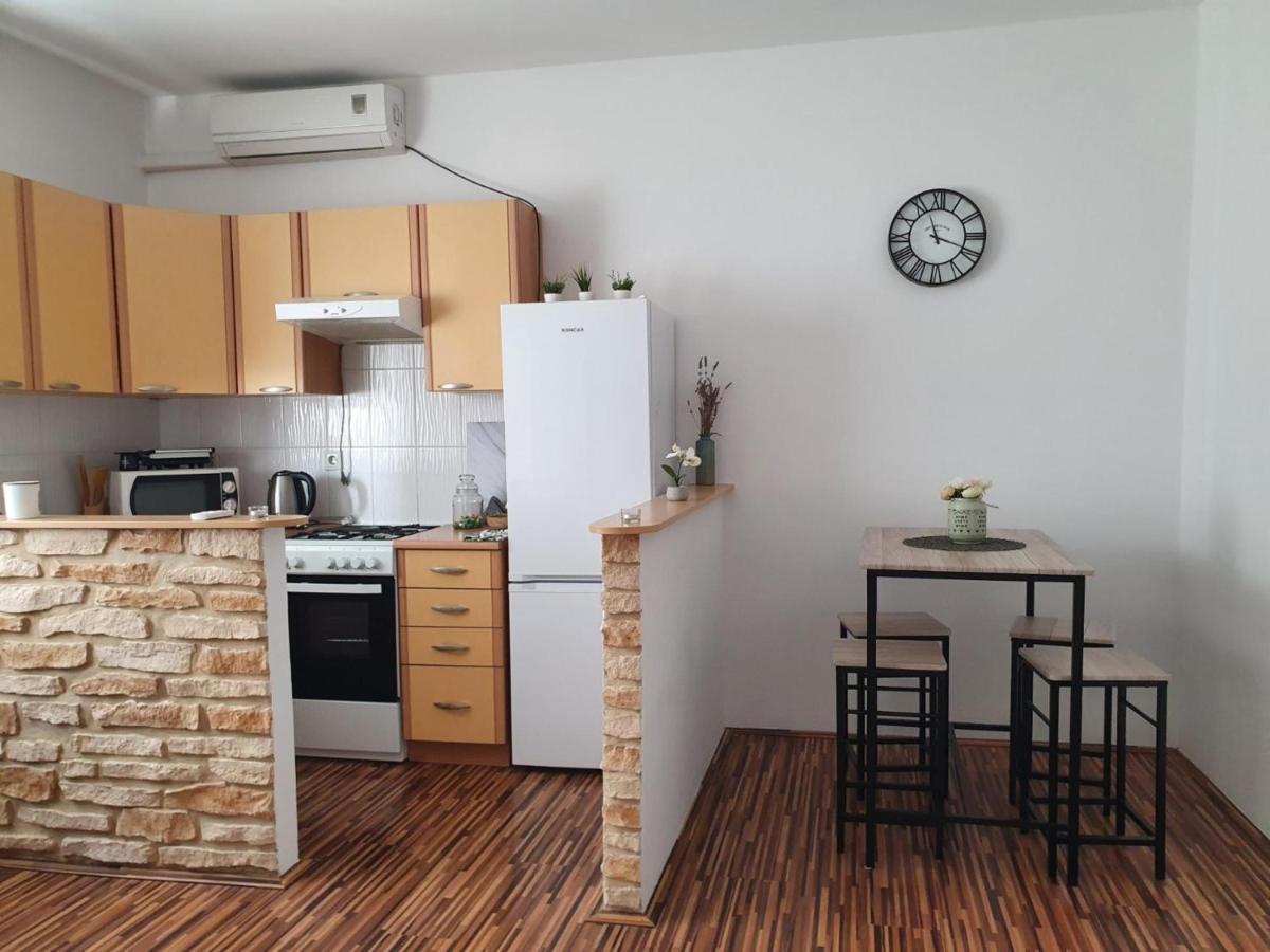 אוסילק Apartment Laura & Lucija מראה חיצוני תמונה